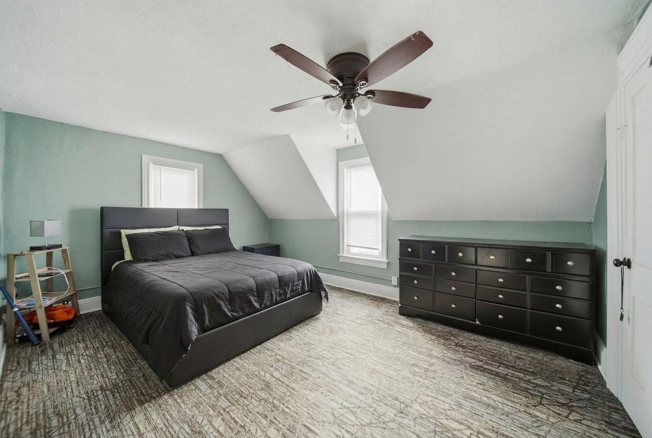 412 W 4th St - Photo 5 of 7