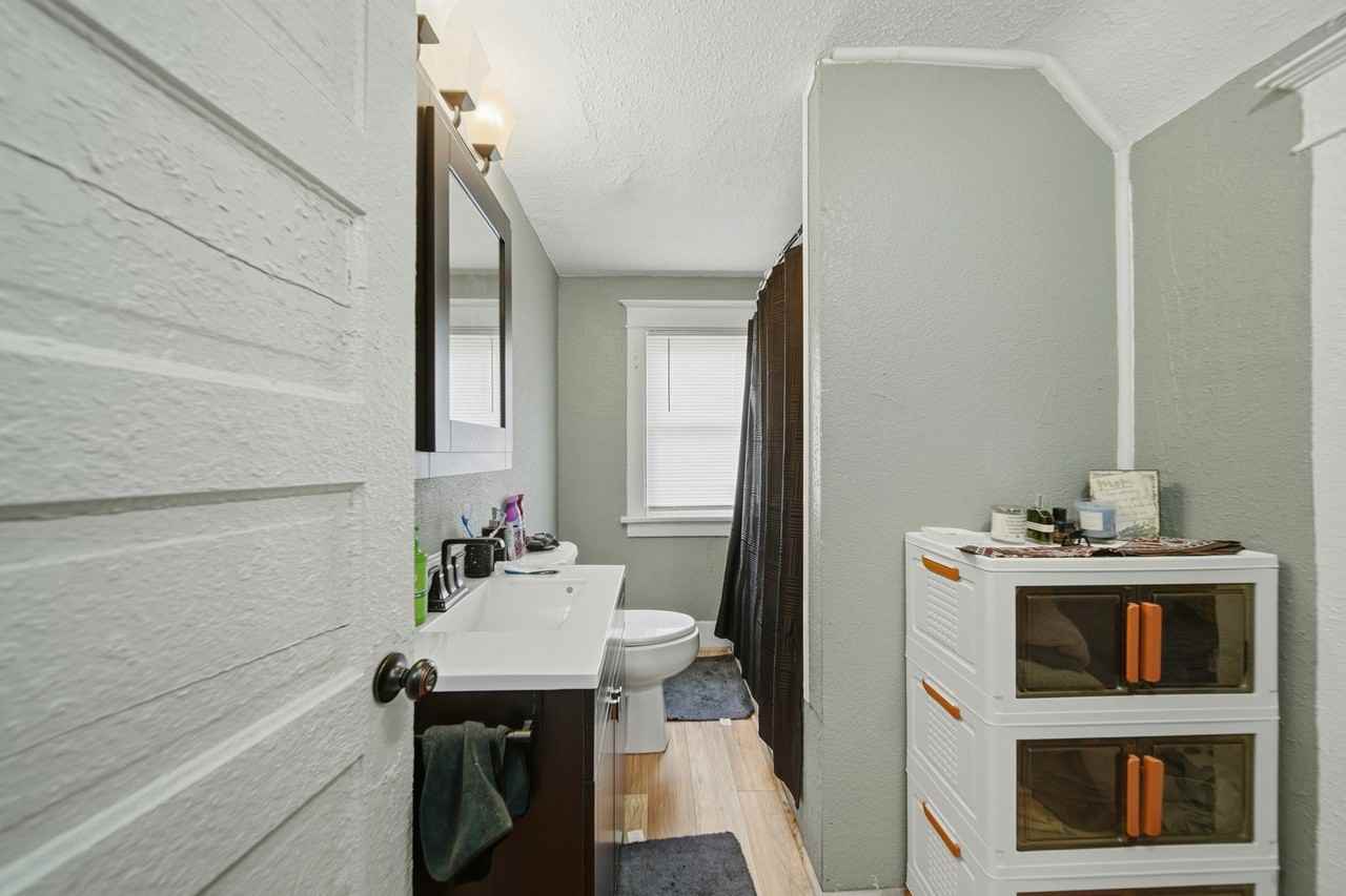 412 W 4th St - Photo 6 of 7