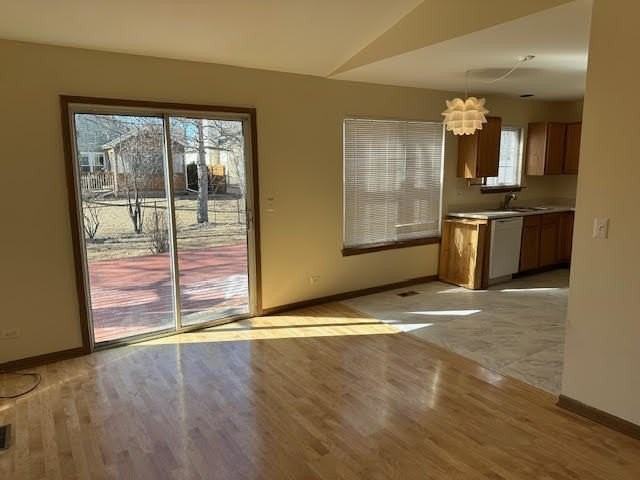 1217 Regent Dr - Photo 5 of 18