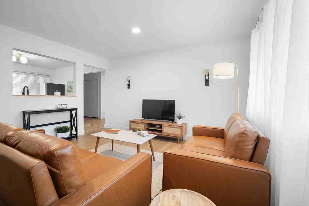 1105 Julienne Dr - Photo 2 of 32