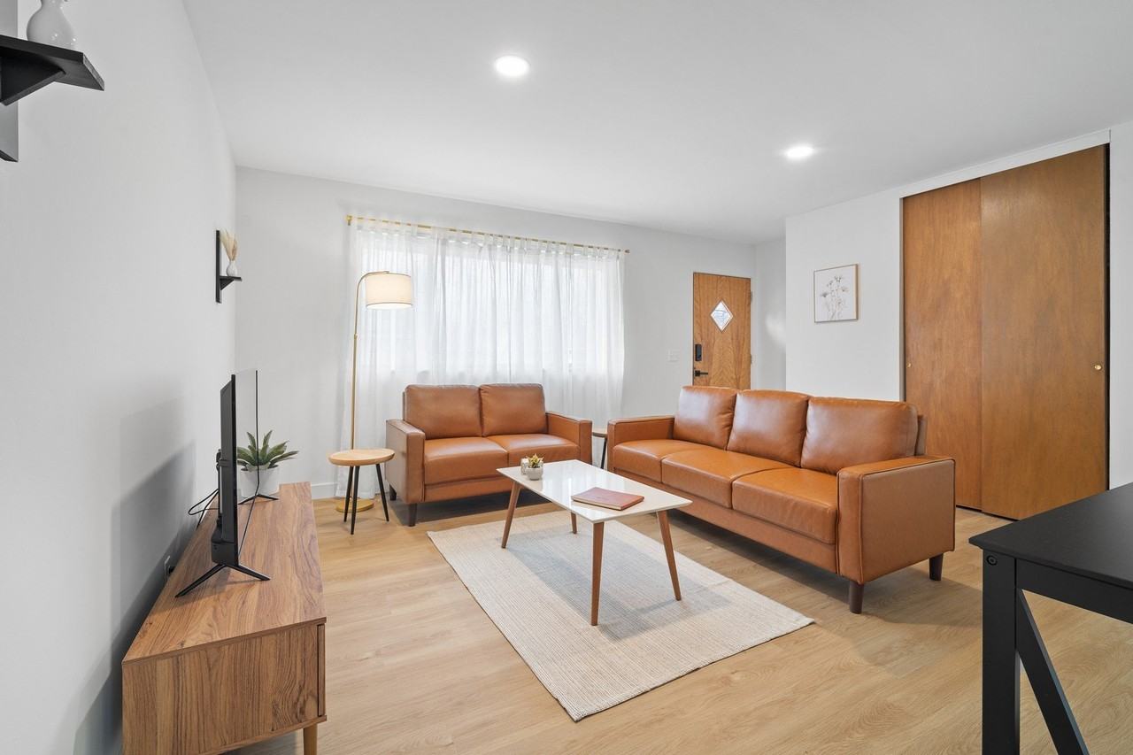 1105 Julienne Dr - Photo 3 of 32