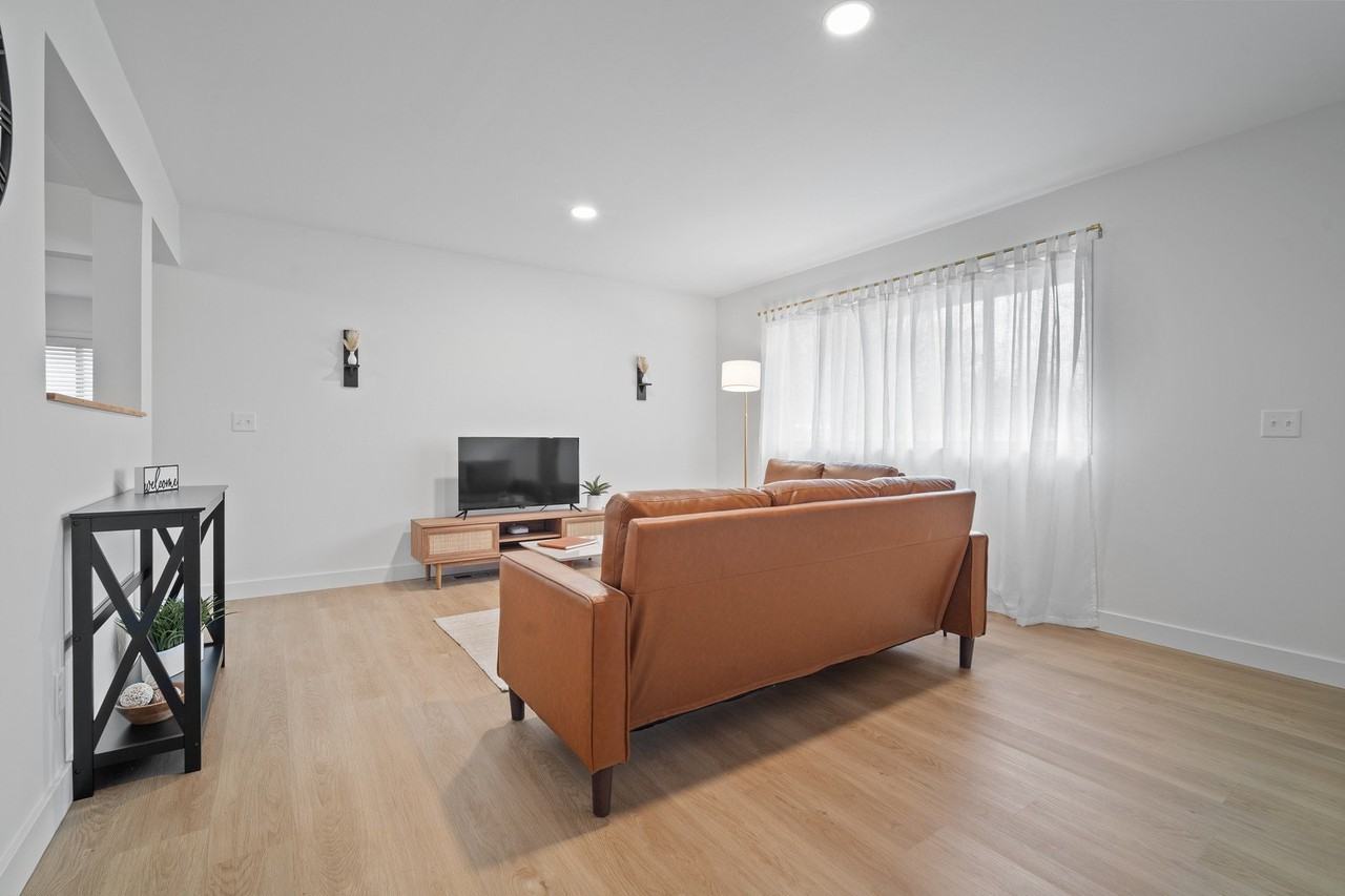 1105 Julienne Dr - Photo 4 of 32