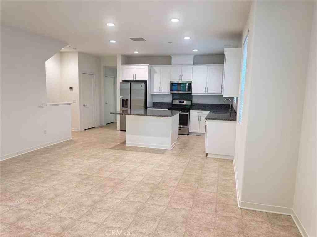 564 Boulder Cir - Photo 3 of 13