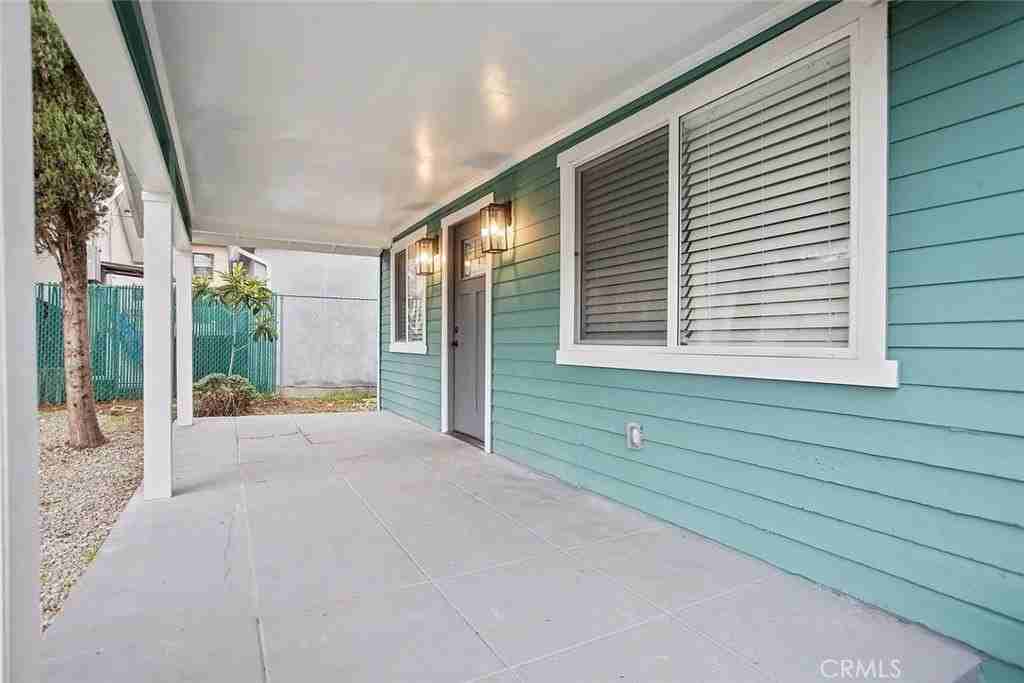 1738 N Sierra Bonita Ave - Photo 2 of 25