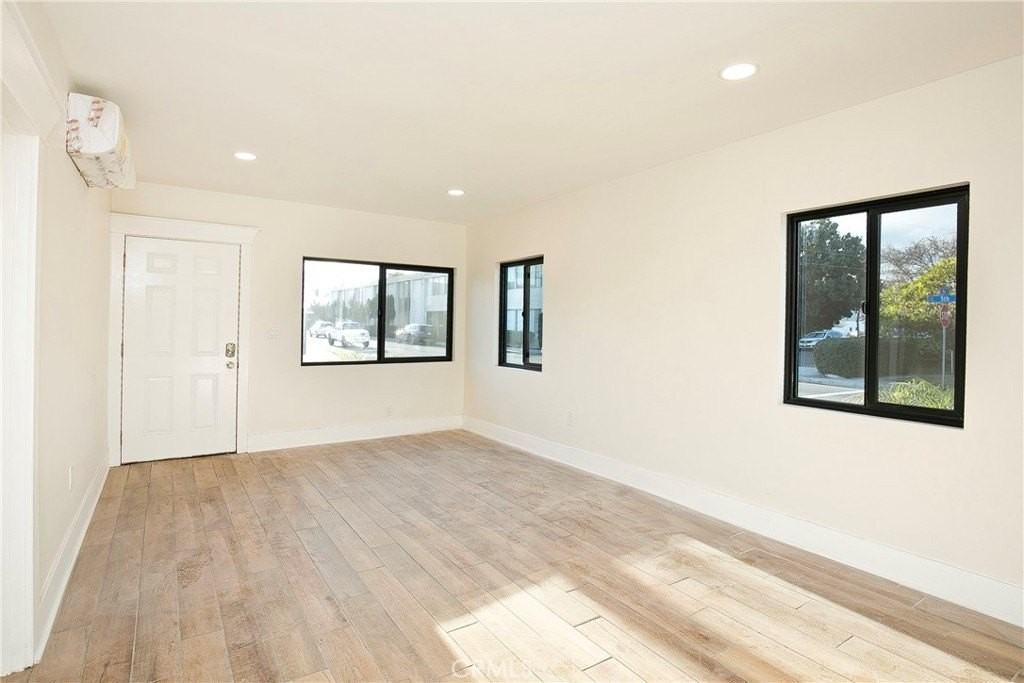 10739 New St - Photo 5 of 16