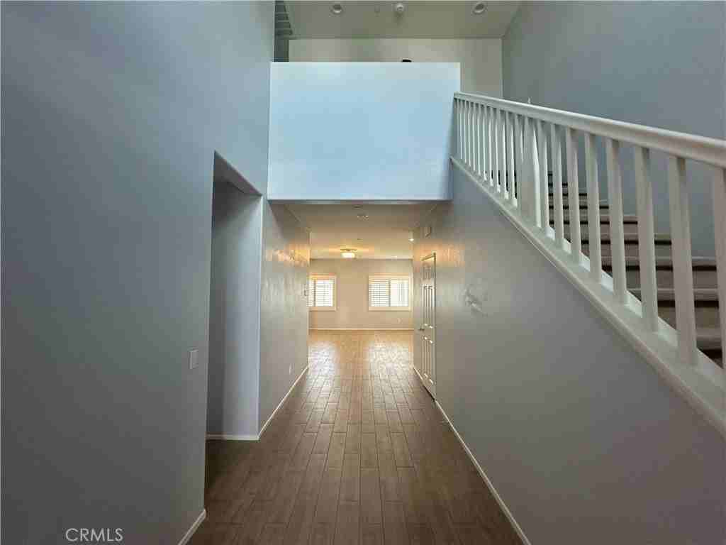 1055 Raven Ct - Photo 2 of 26