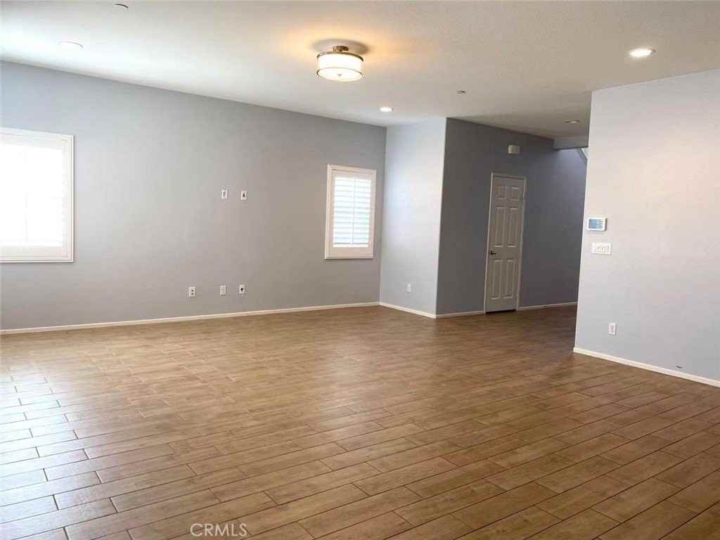 1055 Raven Ct - Photo 5 of 26