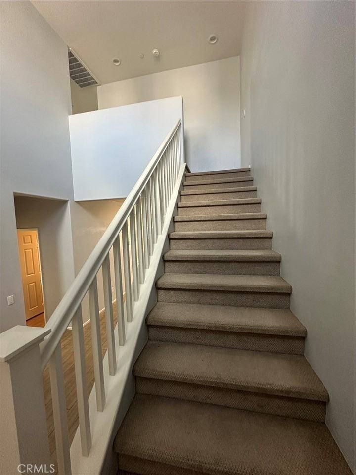 1055 Raven Ct - Photo 7 of 26