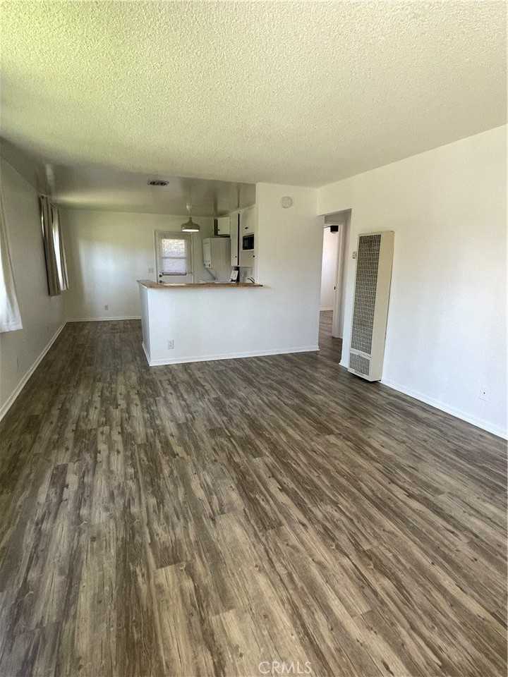 616 15th St - Photo 5 of 25