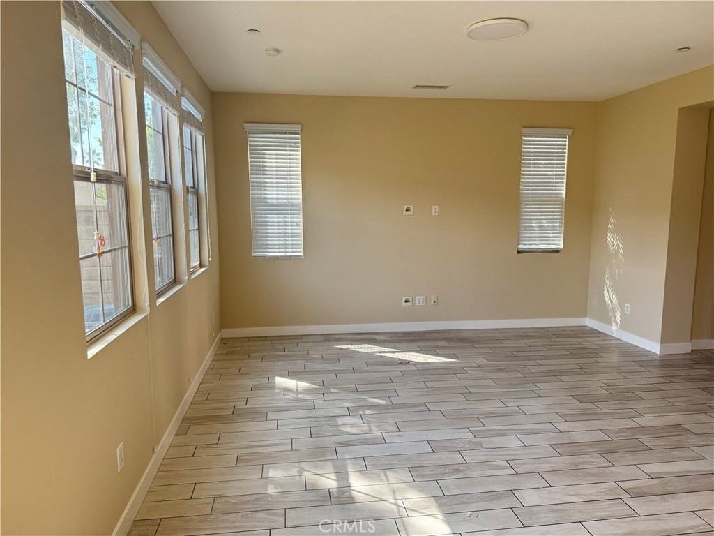 16818 Henry Way - Photo 3 of 9