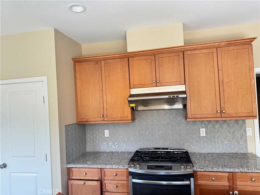 16818 Henry Way - Photo 4 of 9