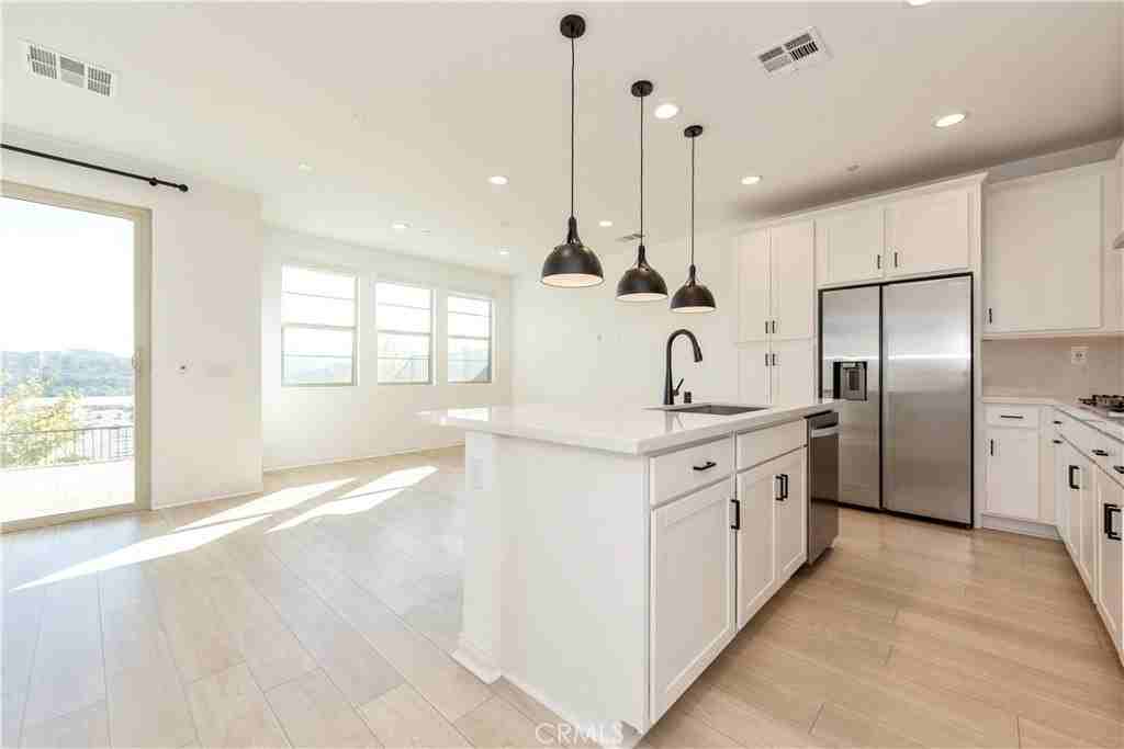 781 Cornelia Way - Photo 6 of 24