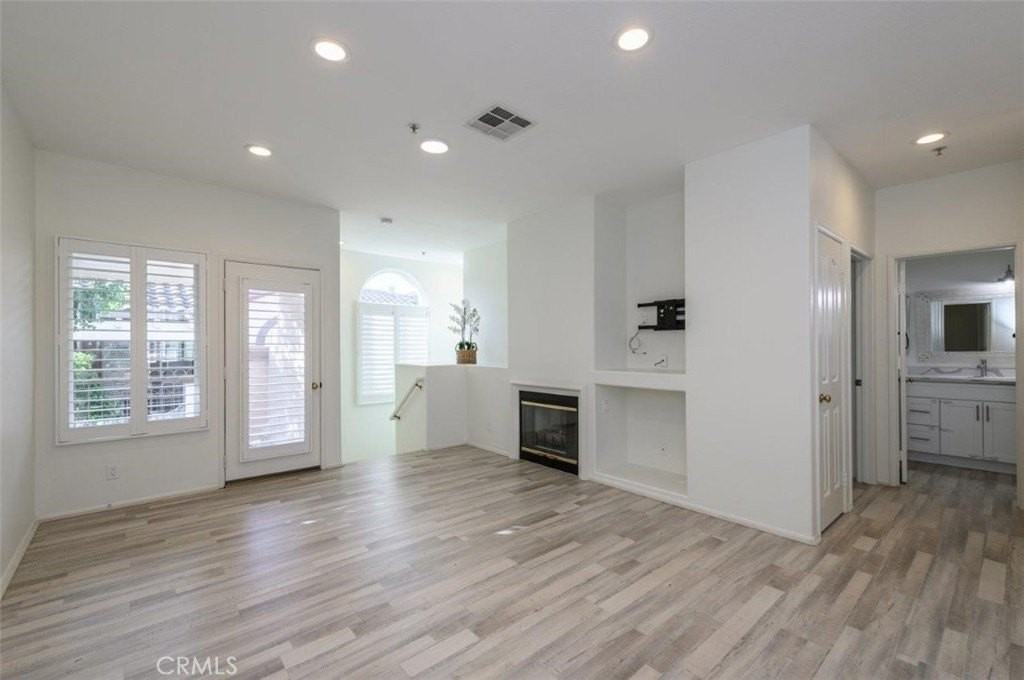 2462 Sunningdale Dr - Photo 4 of 37