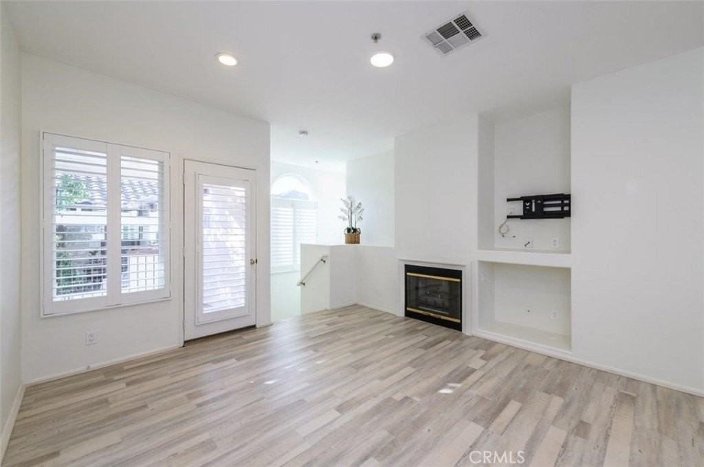 2462 Sunningdale Dr - Photo 5 of 37