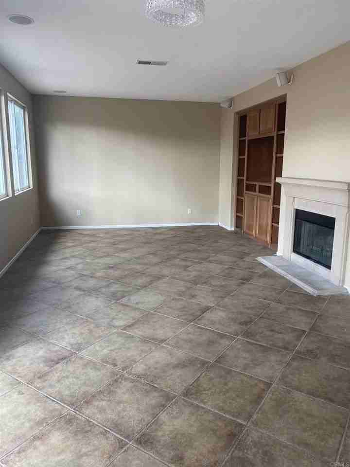 1446 Yellowstone Ave - Photo 3 of 15