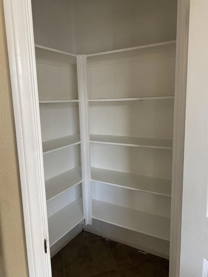 1446 Yellowstone Ave - Photo 4 of 15