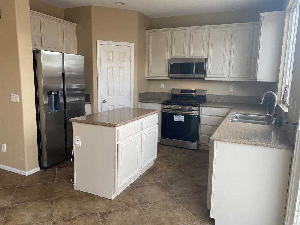 1446 Yellowstone Ave - Photo 5 of 15