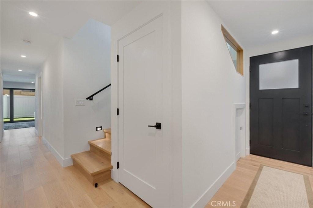 248 34th St - Photo 2 of 25