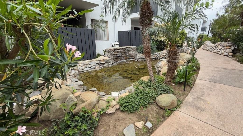 18645 Hatteras St - Photo 4 of 36