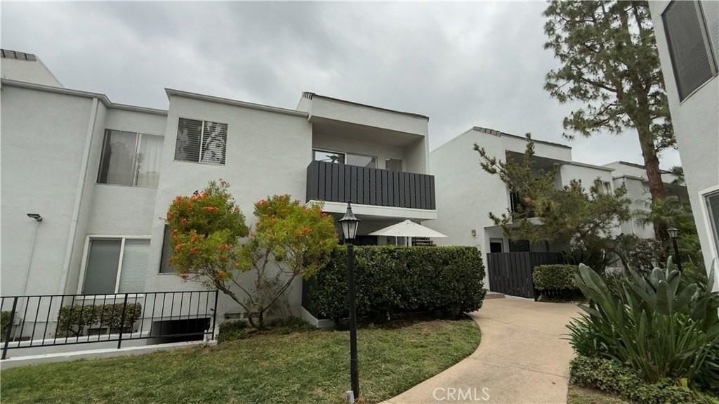 18645 Hatteras St - Photo 5 of 36