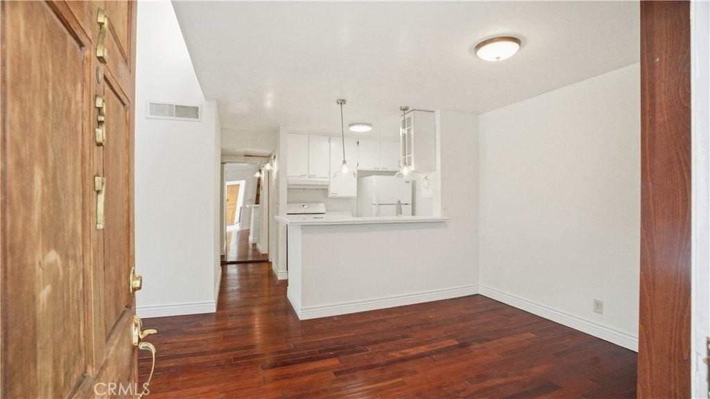 18645 Hatteras St - Photo 7 of 36