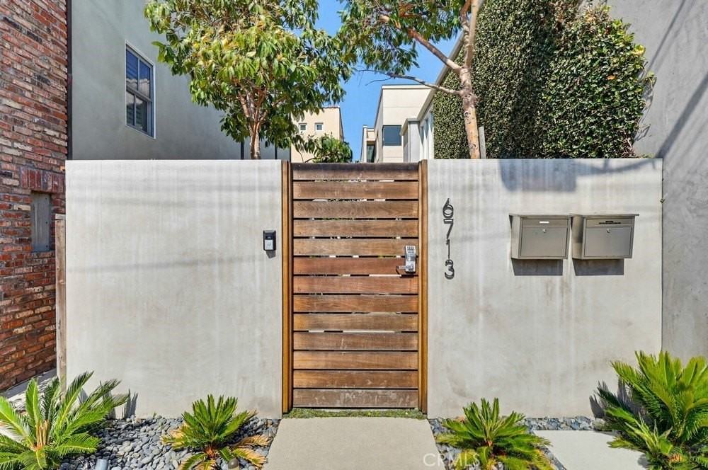 6713 E Ocean Blvd - Photo 5 of 50