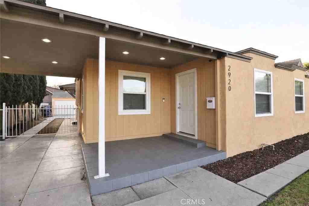 2920 N Arrowhead Ave - Photo 2 of 14