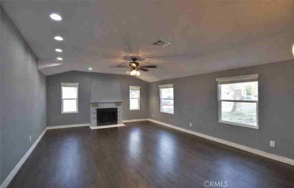 2920 N Arrowhead Ave - Photo 4 of 14