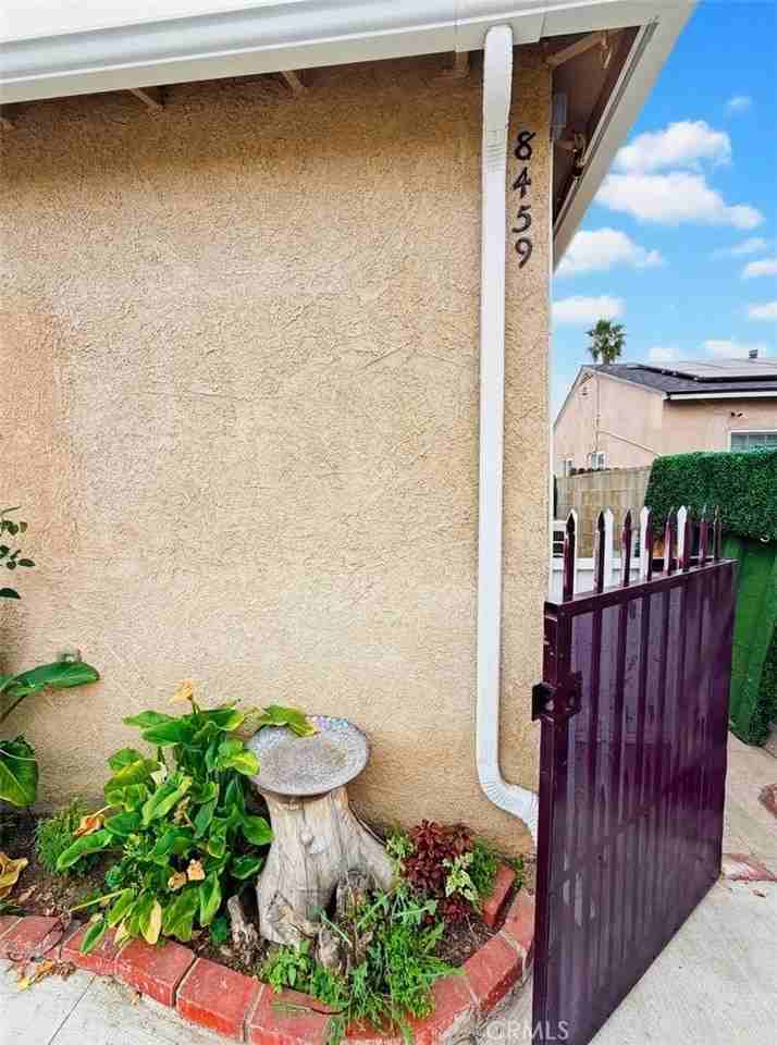 8459 Omelveny Ave - Photo 3 of 15