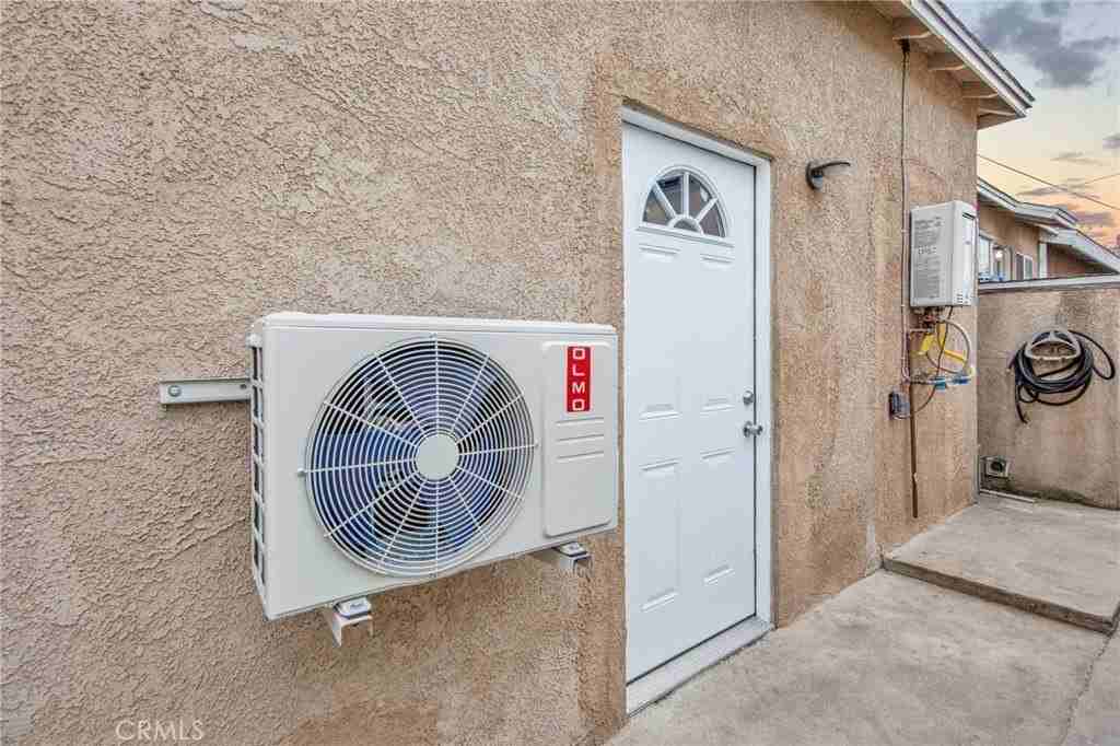 8459 Omelveny Ave - Photo 5 of 15