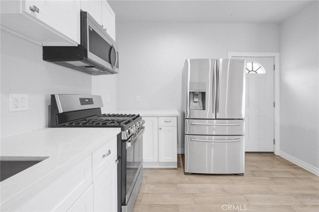 8459 Omelveny Ave - Photo 6 of 15