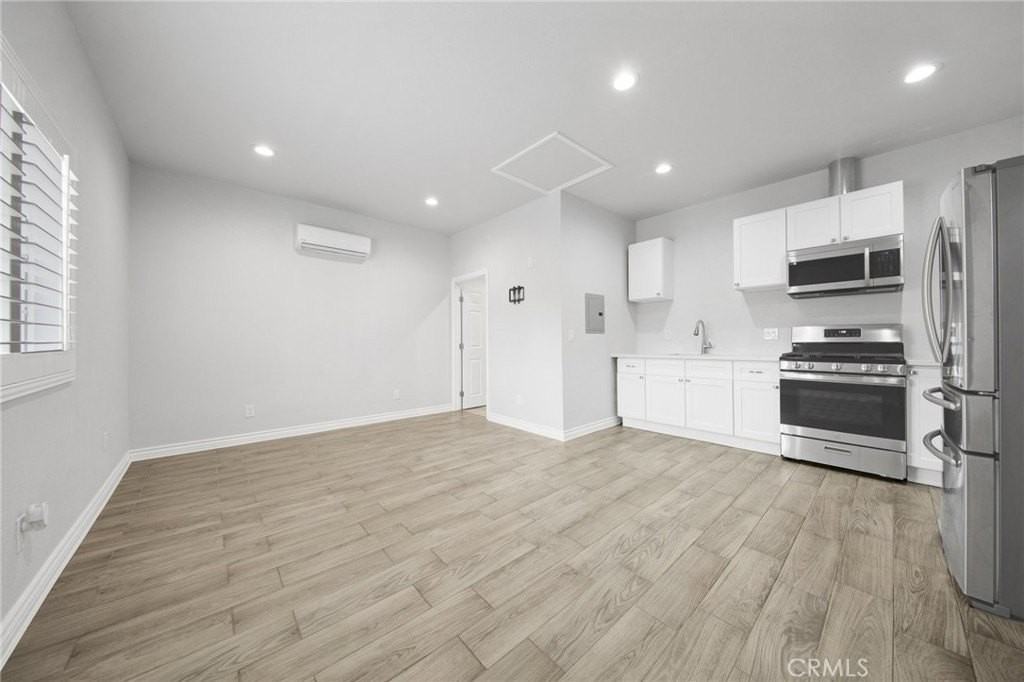 8459 Omelveny Ave - Photo 7 of 15