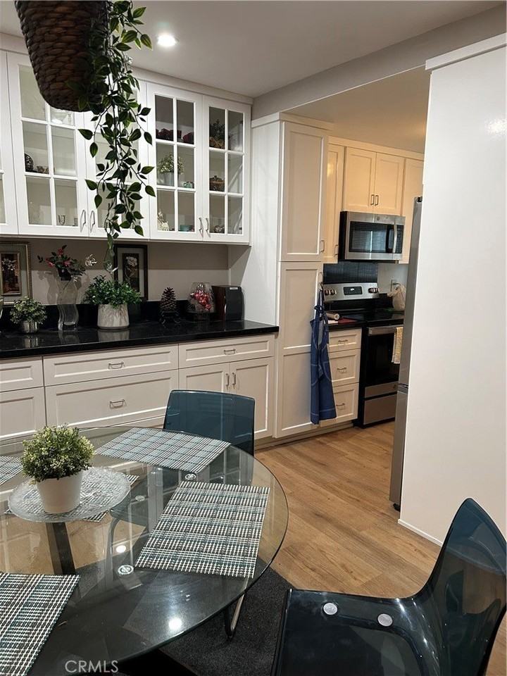 366 S Miraleste Dr - Photo 2 of 8