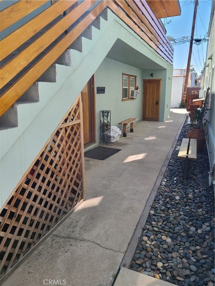 213 Covina Ave #2 - Photo 3 of 27