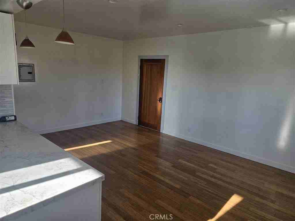 213 Covina Ave #2 - Photo 4 of 27