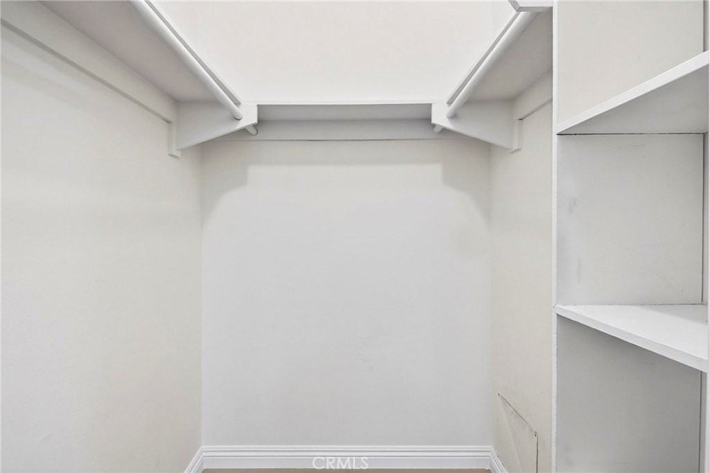 160 Greentree Ln - Photo 2 of 16