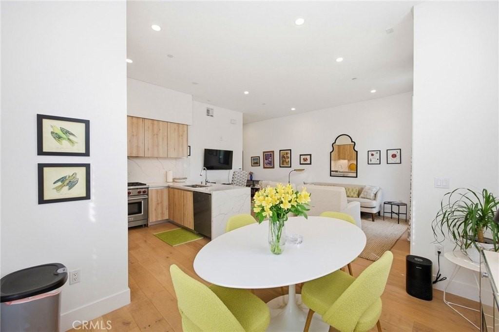 399 E Del Mar Blvd #103 - Photo 5 of 43