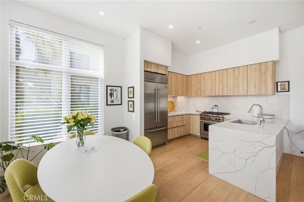 399 E Del Mar Blvd #103 - Photo 6 of 43