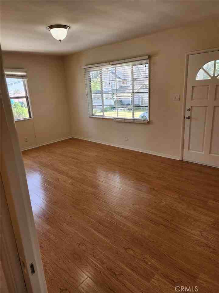 3633 4th Ave - Photo 3 of 39