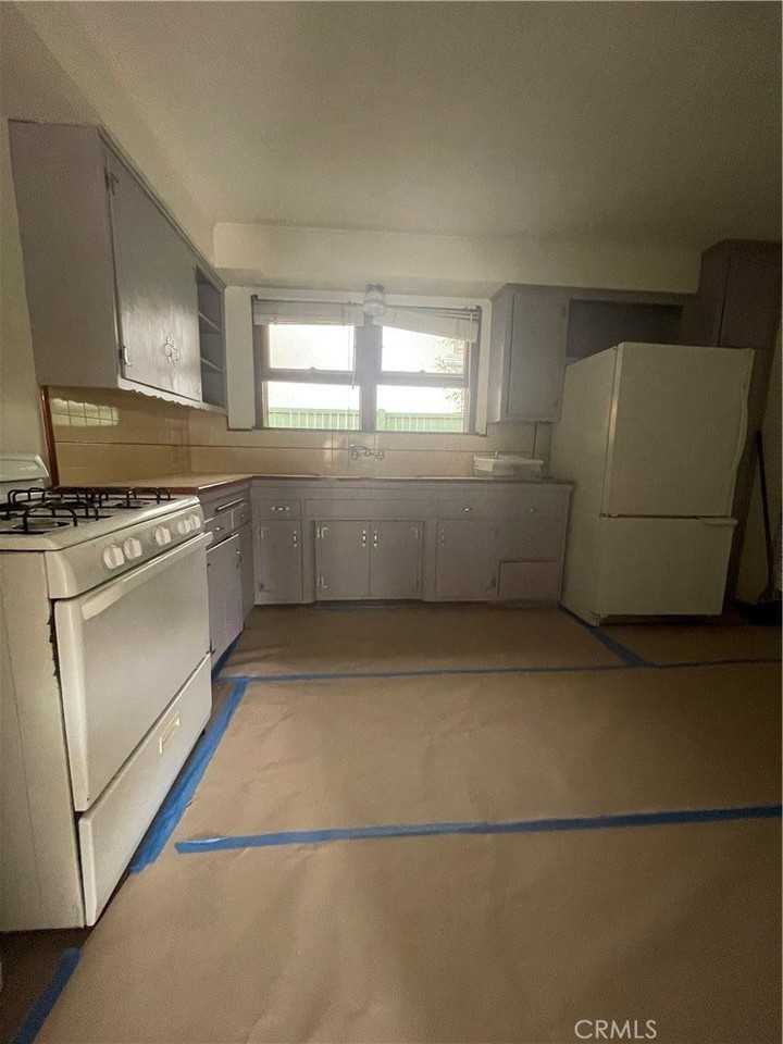 14315 Burbank Blvd #1-2 - Photo 3 of 4