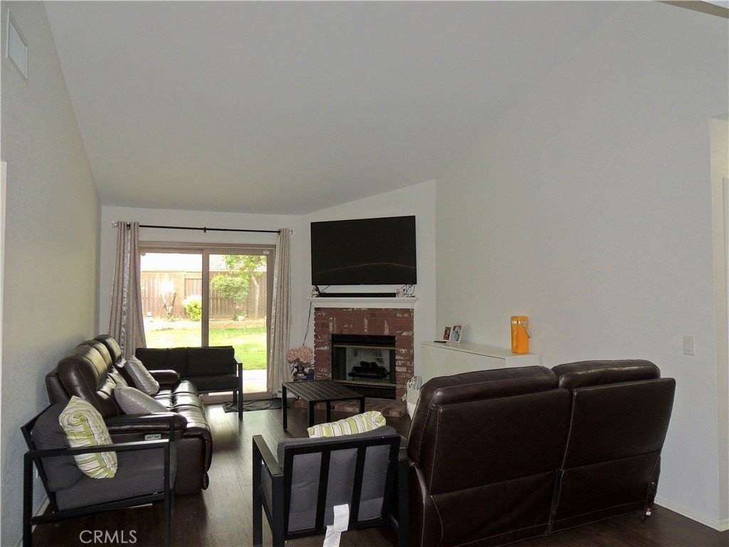 1142 Stephanie Ct - Photo 4 of 38