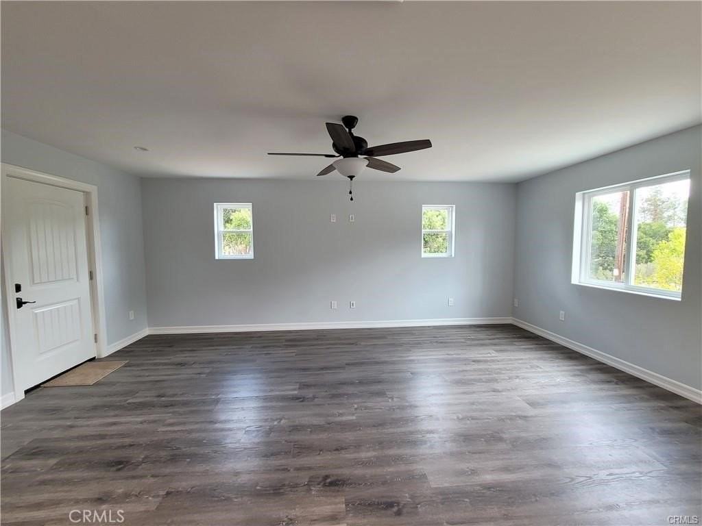 1485 Surrey Hts - Photo 2 of 11