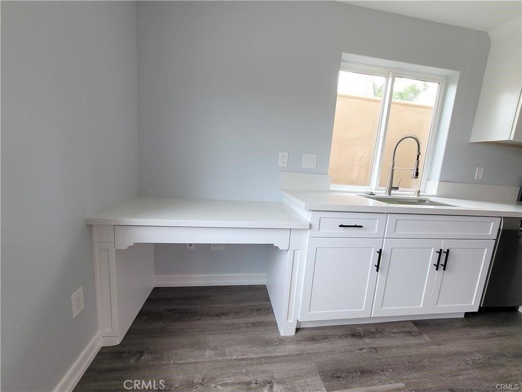 1485 Surrey Hts - Photo 7 of 11