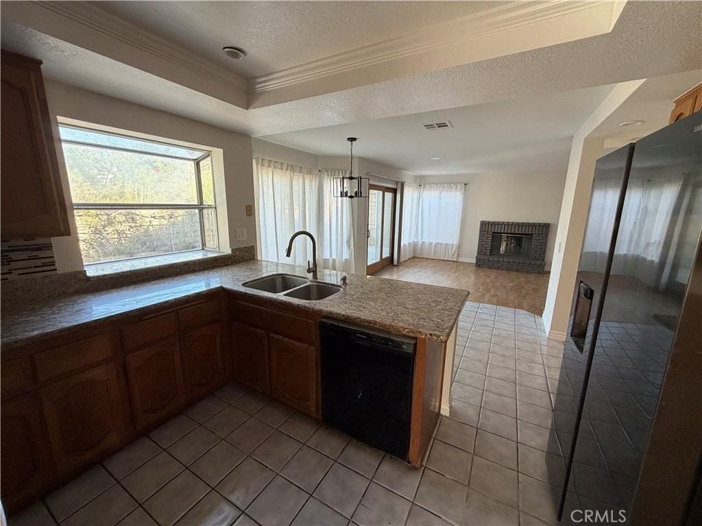 3461 Mountainside Cir - Photo 3 of 10