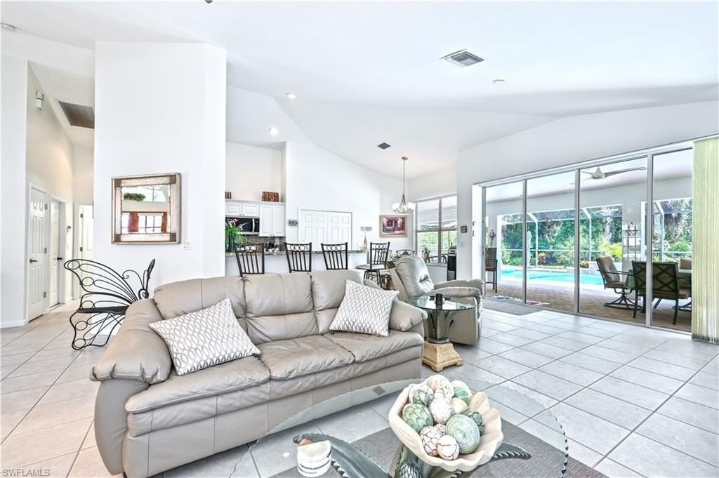 6453 Autumn Woods Blvd - Photo 6 of 36