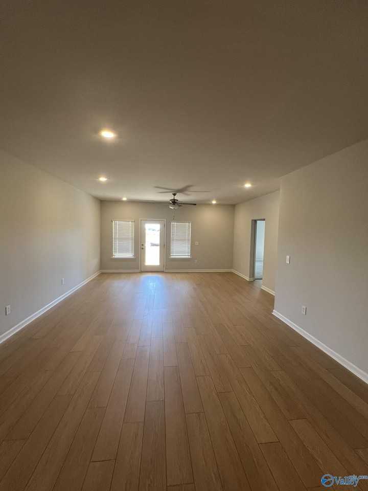 159 Little Britain St - Photo 4 of 30