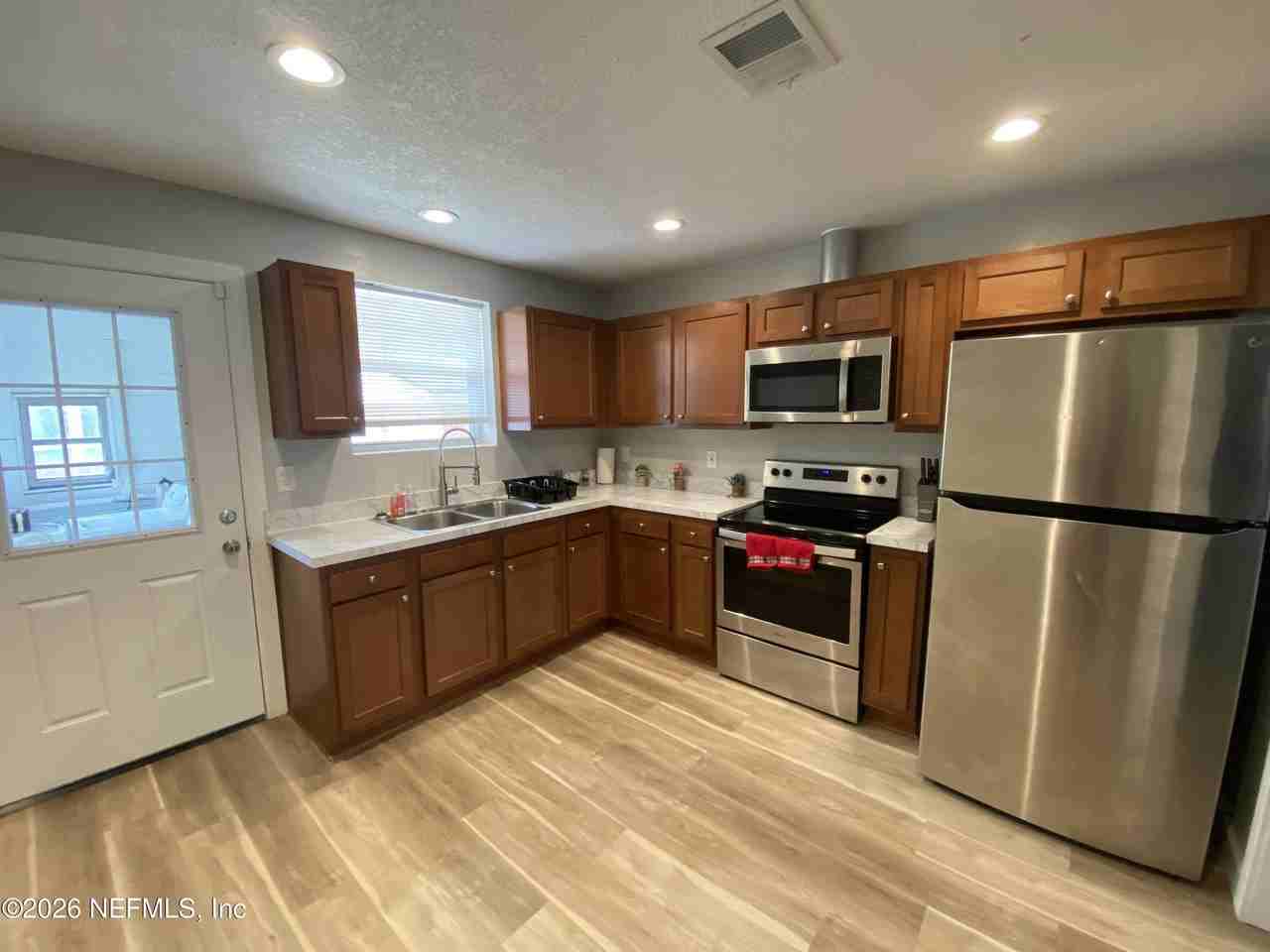 2925 Dellwood Ave - Photo 2 of 6