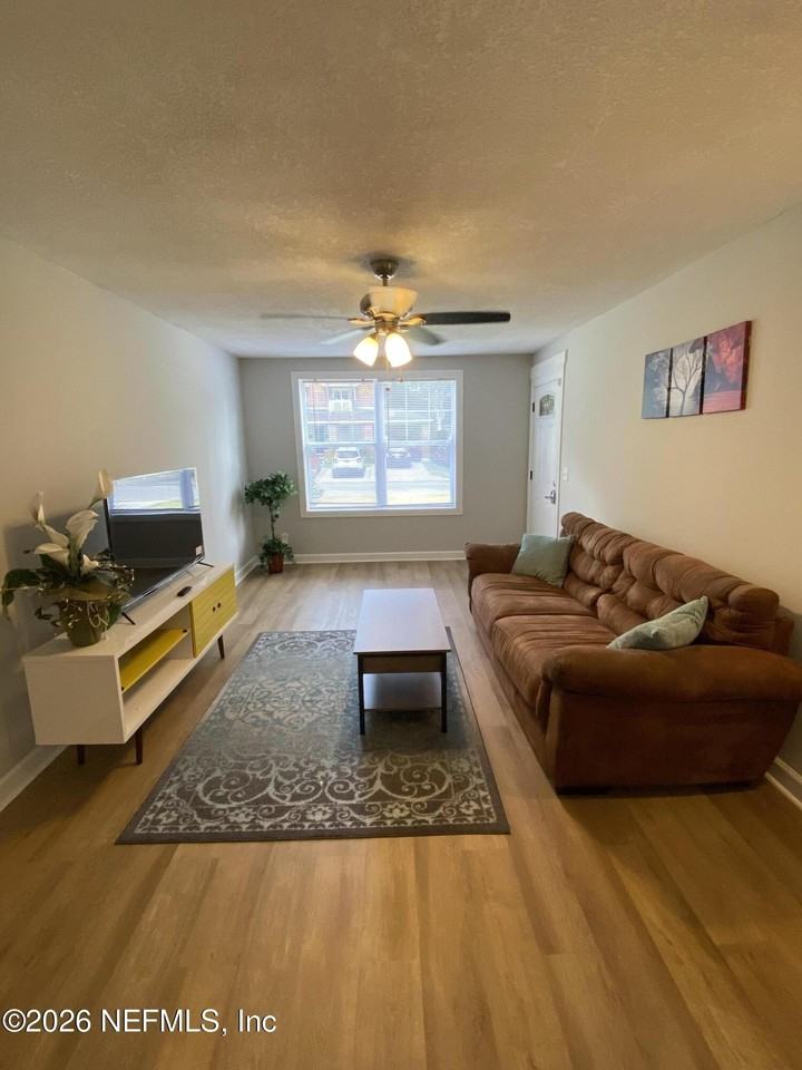 2925 Dellwood Ave - Photo 3 of 6