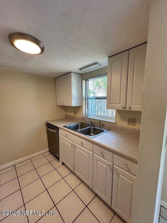 56 Masters Dr Apt D - Photo 4 of 10