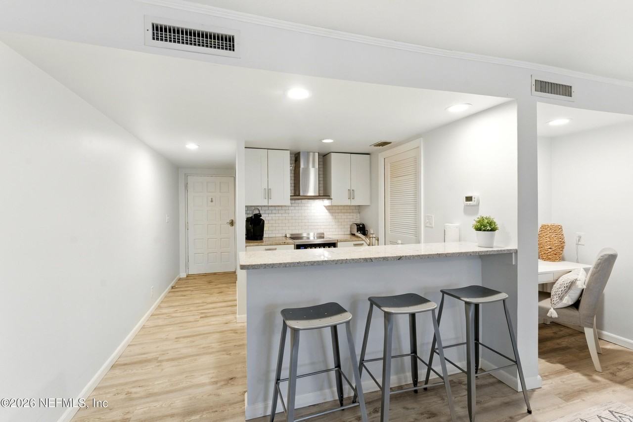 658 Summer Pl - Photo 3 of 33